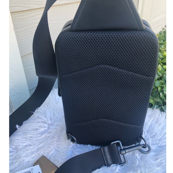 New Coach Sullivan Pack in Signature Canvas & Leather Black/Chalk Men Bag - Picture 5 of 7